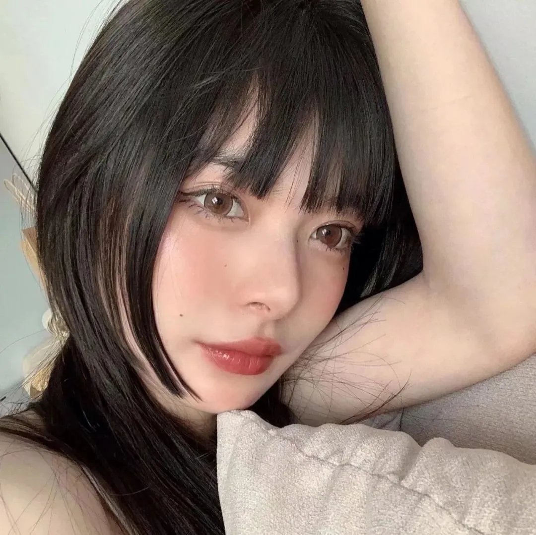 正面全裸
